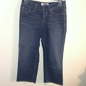 🌺Levi's signature Capri jeans